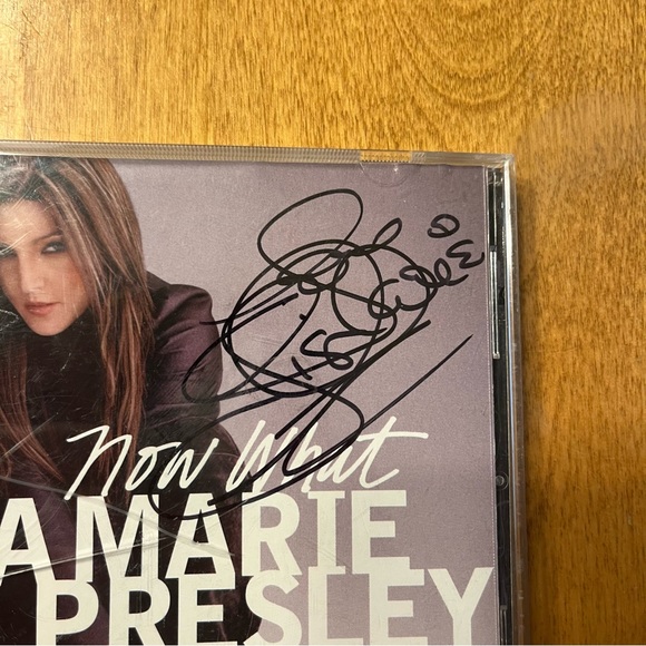 Lisa Marie Presley Autographed Now What CD V - Picture 2 of 7
